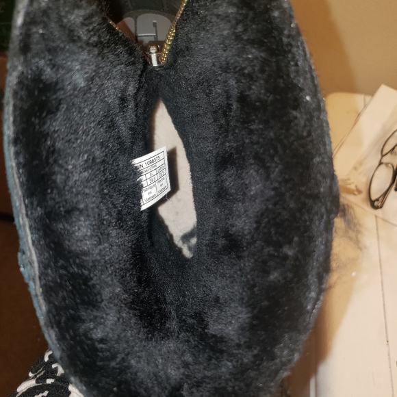 Ugg boots - Picture 7 of 9